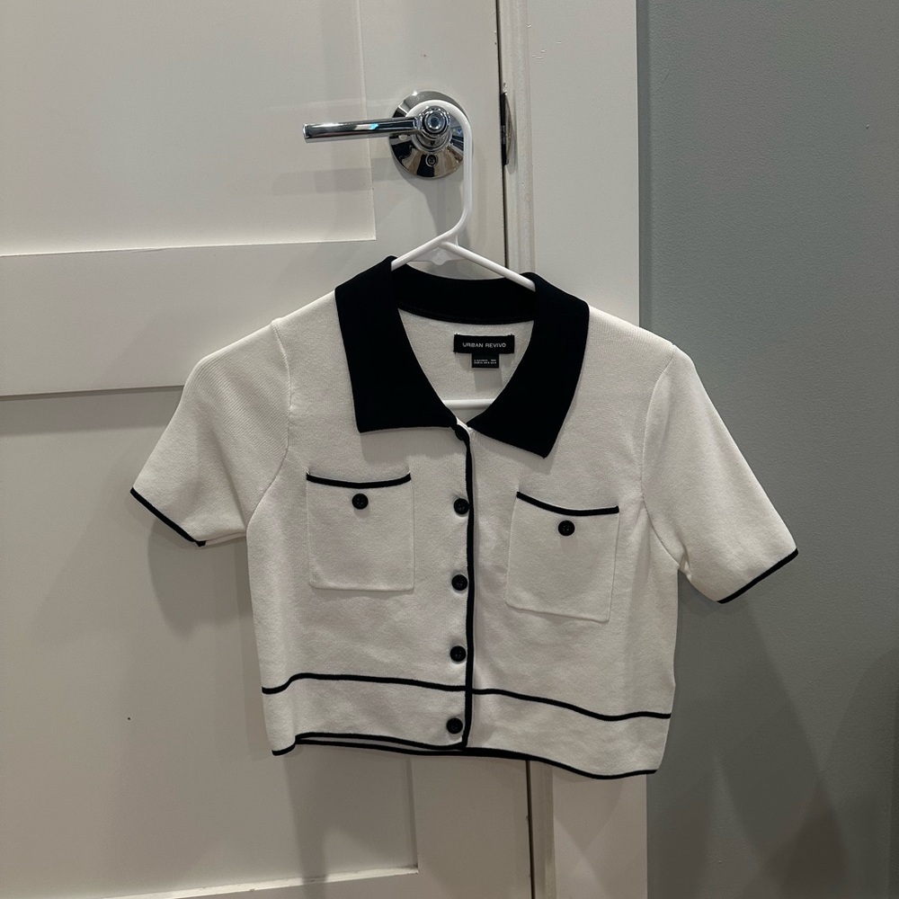 Short Knit Top -  White Button Down Knitted Shirt with Black Collar and Pockets